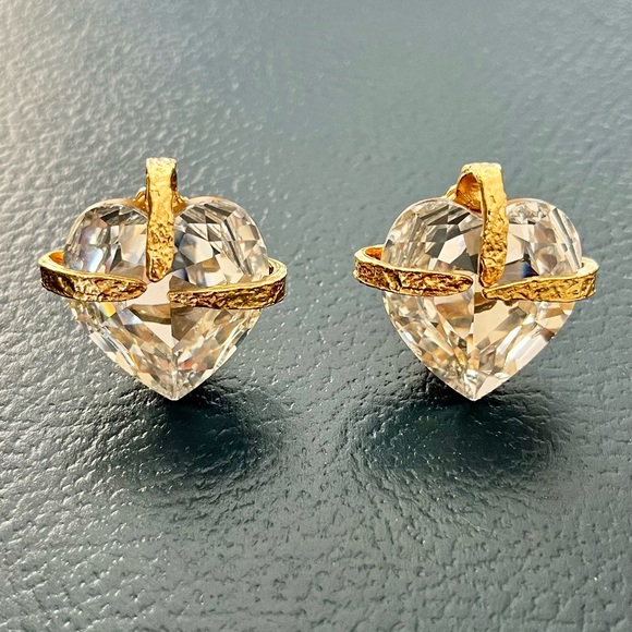 Vintage Crystal Heart GoldTone Hammered Metal ClipOn Earrings Possible J.Janson - Picture 1 of 9